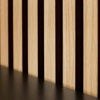 Vier Moderne Akustikpaneele 60x120 cm in Natur auf Filz in Schwarz - Schalldämpfende Raumakustik