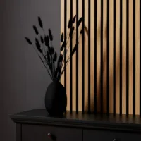 Vier Moderne Akustikpaneele 60x120 cm in Natur auf Filz in Schwarz - Schalldämpfende Raumakustik