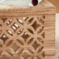 Vielseitiger Holzhocker mit Farbnuancen: Charmante Ergänzung für Ihr Wohnambiente – Farbe: Natur-Braun