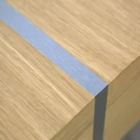 Quadratischer Wohnzimmertisch aus Eiche Naturholz mit silbernem Metalleinsatz - Farbe: Natur