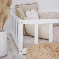 Montessori-Bett für kleine Entdecker - Massivholz-Bodenbett 90x200 für fantasievolle Spielstunden - Farbe: Weiß