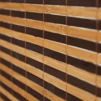 Raumteiler - Paravent 3 teilig dunkles Holz mit mehrfarbigen Bambusstreben - Farbe: Braun