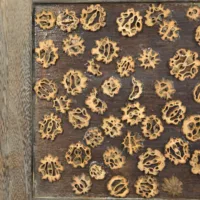 Raumteiler - Paravent 4 teilig aus Holz mit edlen Ornamenten und Verzierungen - Farbe: Braun