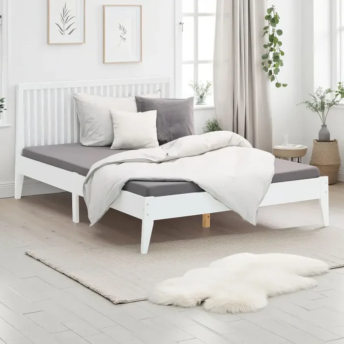 Massivholzbett 140x200 – Echtholz Doppelbett mit hohem Kopfteil – Farbe: Weiß